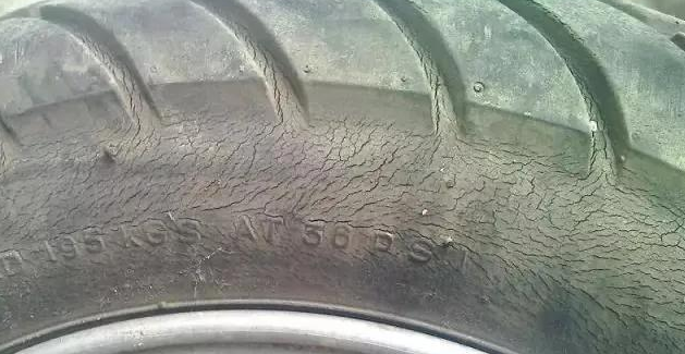 轮胎老化-轮胎裂纹-更换轮胎标准